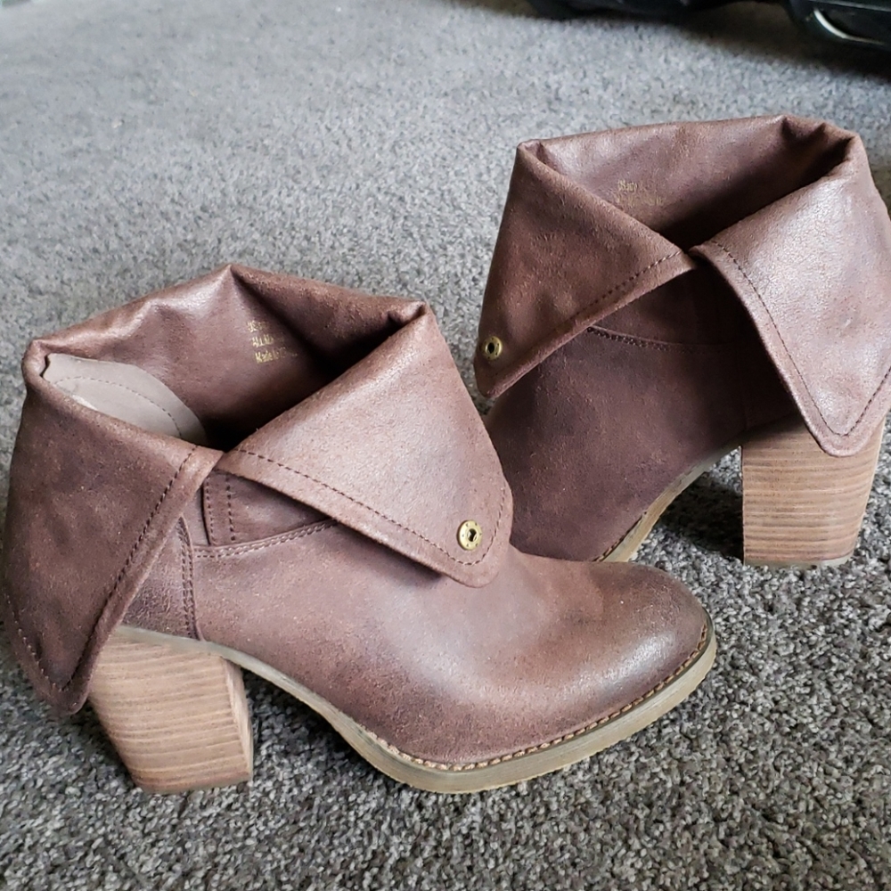 Sbicca Chord fold over boots